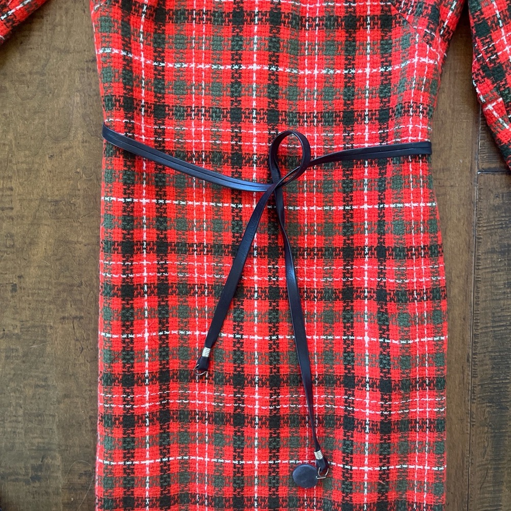 Adorable vintage red plaid wool midi dress with 3/4 sleeves, zipper back. - Picture 7 of 7